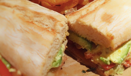 【リマのおすすめレストラン】落書きし放題?! 美味しいバーガーはここ！Papacho’s